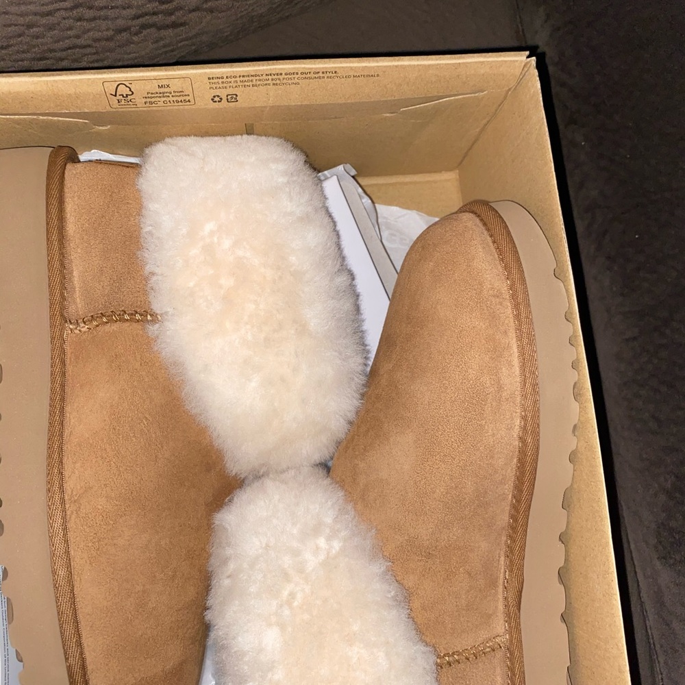 🎈SOLD🎈UGG CLASSIC MINI FLUFF - Picture 4 of 4